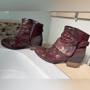 Merrell Women's Burgundy and Gold Ankle Boots